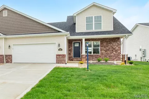 205 Wrigley Field Dr, Bethalto, IL 62010