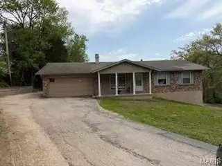 3524 Scenic Circle Dr, Saint Louis, MO 63129