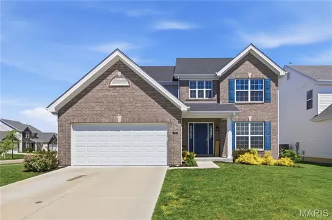 730 Palisades Dr, Saint Charles, MO 63301