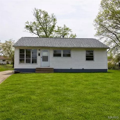 302 Banff Cir, Saint Louis, MO 63137