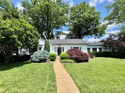 9053 Saranac Dr, Richmond Heights, MO 63117