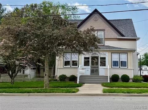 114 E Main St, Greenville, IL 62246