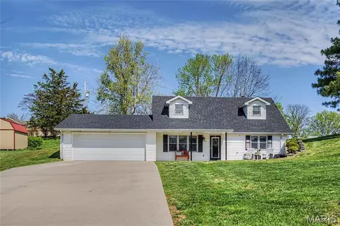 135 Binghampton Dr, Jackson, MO 63755