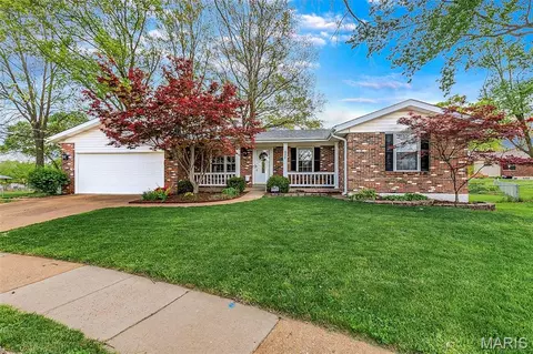 2140 Pierport Cir, Saint Louis, MO 63129