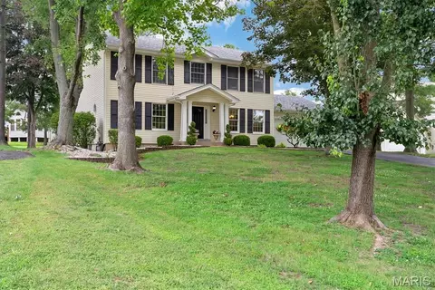 15355 Highcroft Dr, Chesterfield, MO 63017