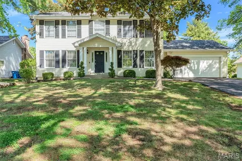15355 Highcroft Dr, Chesterfield, MO 63017