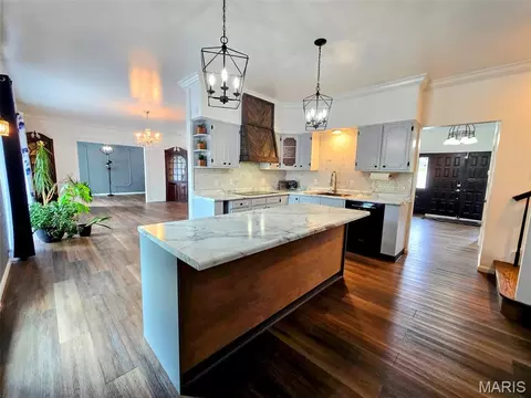 Kitchen - 2009 Crescent Dr, Hannibal, MO 63401 photo 1 of 4