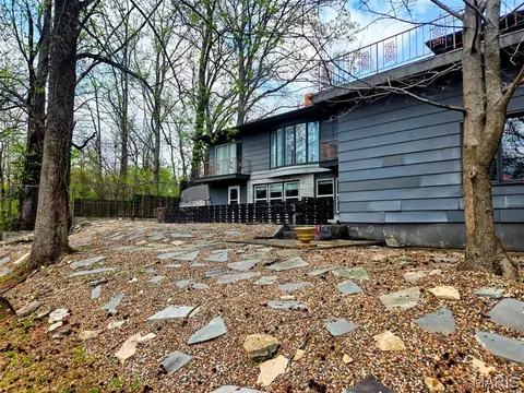 Exterior - 2009 Crescent Dr, Hannibal, MO 63401 photo 11 of 11