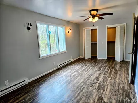 Bedroom - 2009 Crescent Dr, Hannibal, MO 63401 photo 2 of 2