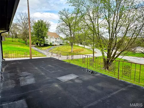 Exterior - 2009 Crescent Dr, Hannibal, MO 63401 photo 5 of 11