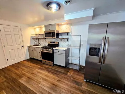 Kitchen - 2009 Crescent Dr, Hannibal, MO 63401 photo 4 of 4