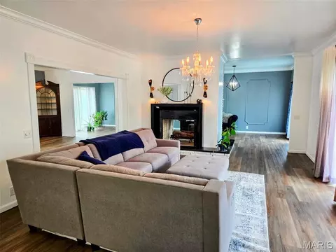 Living - 2009 Crescent Dr, Hannibal, MO 63401 photo 1 of 6