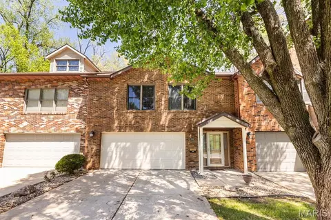 306 Northoak Dr, Collinsville, IL 62234