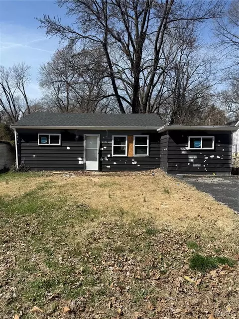 10117 Earl Dr, Saint Louis, MO 63136