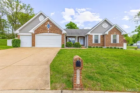 1838 Pullman Dr, Festus, MO 63028
