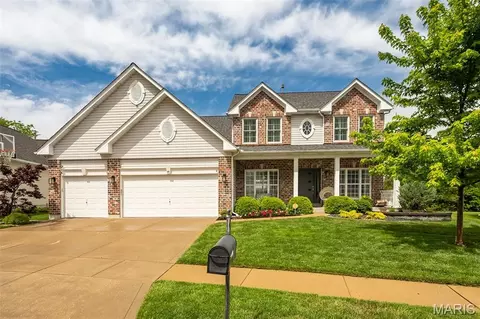 46 Heritage Pointe Cir, Fenton, MO 63026