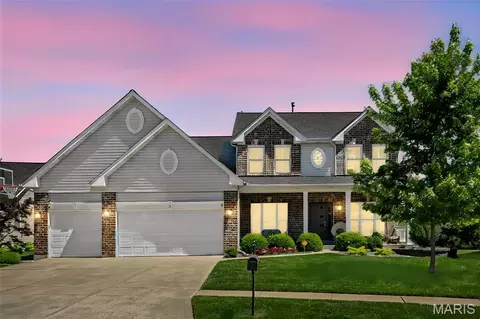 46 Heritage Pointe Cir, Fenton, MO 63026