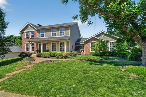 15327 Grantley Dr, Chesterfield, MO 63017