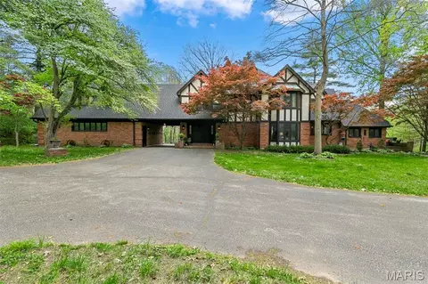 250 Quindaro Dr, Florissant, MO 63034