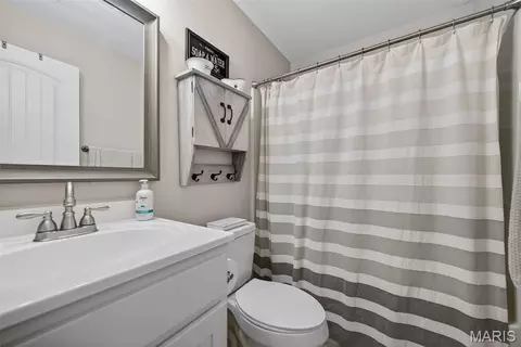 Bath - 191 Ridgeview Dr, Saint Robert, MO 65584 photo 3 of 3
