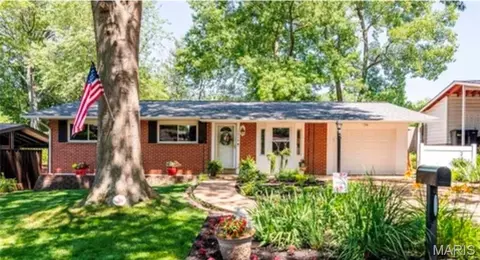 1228 Capri Dr, Crestwood, MO 63126