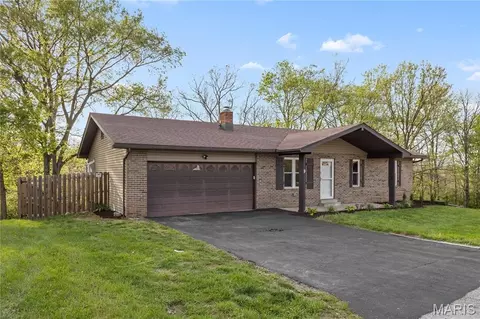 9 Chateau Ln, Arnold, MO 63010