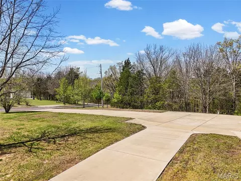 Exterior - 3085 Flucom Rd, De Soto, MO 63020 photo 11 of 16