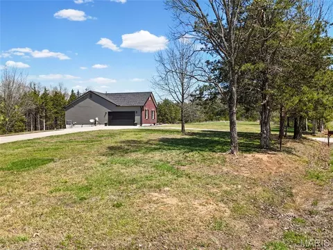Exterior - 3085 Flucom Rd, De Soto, MO 63020 photo 13 of 16