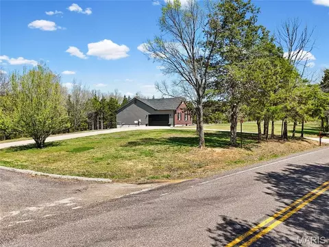 Exterior - 3085 Flucom Rd, De Soto, MO 63020 photo 2 of 16