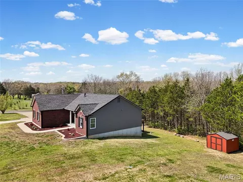 Exterior - 3085 Flucom Rd, De Soto, MO 63020 photo 3 of 16