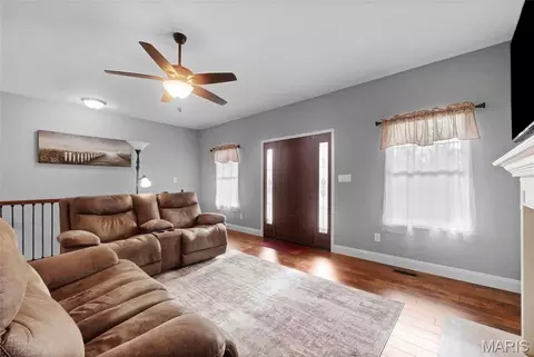 Entry Way - 3085 Flucom Rd, De Soto, MO 63020 photo 2 of 5