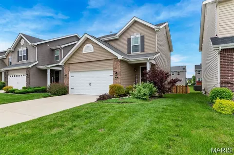 331 Charlestowne Place Dr, Saint Charles, MO 63301