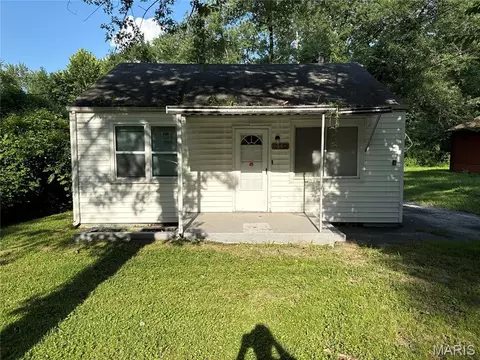 10052 Clairmont Dr, Saint Louis, MO 63136