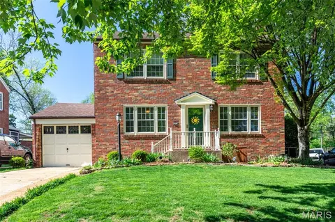 7370 Winchester Dr, Pasadena Hills, MO 63121