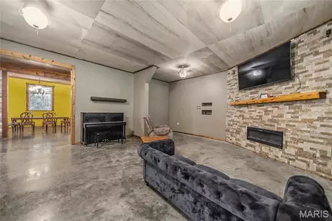 Living - 1020 County Road 532, Jackson, MO 63755 photo 2 of 3