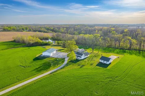 21617 Emerald Rd, Carlyle, IL 62231