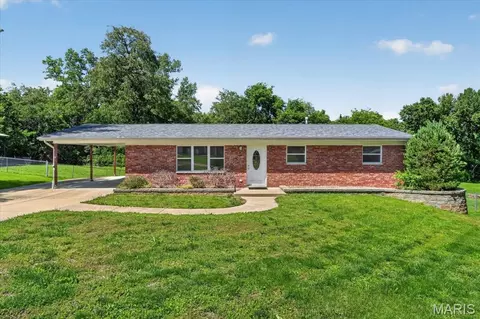 10 Della Dr, Fenton, MO 63026