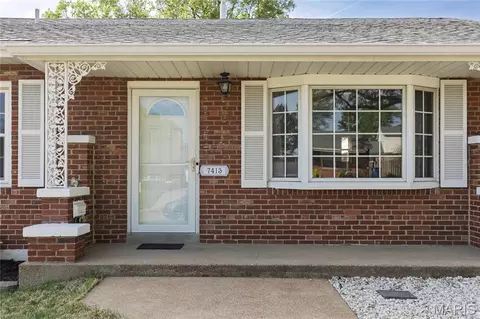 7413 Ray Ave, Saint Louis, MO 63116