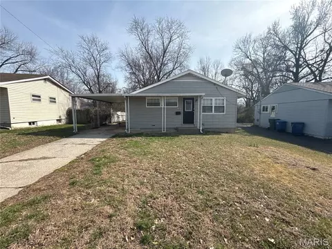 100 Glen Garry Rd, Saint Louis, MO 63137