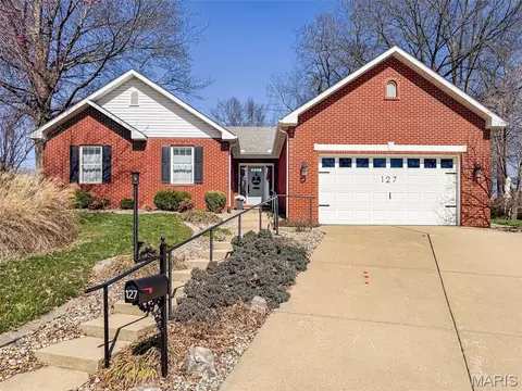 127 Meadowbruck Ln, Shiloh, IL 62221