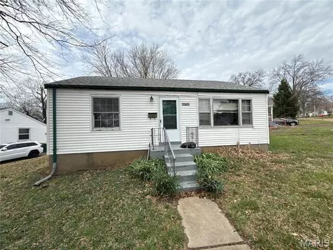 7500 Haywood Dr, Hanley Hills, MO 63133