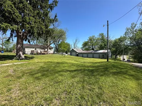 Exterior - 403 E 2nd St, Salem, MO 65560 photo 10 of 17