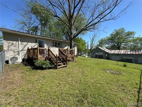 Exterior - 403 E 2nd St, Salem, MO 65560 photo 5 of 17