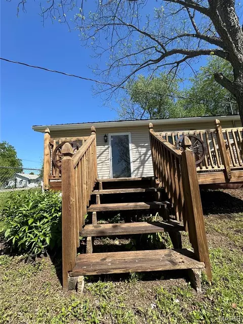 Exterior - 403 E 2nd St, Salem, MO 65560 photo 3 of 17