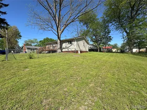 Exterior - 403 E 2nd St, Salem, MO 65560 photo 13 of 17