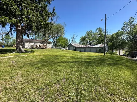 Exterior - 403 E 2nd St, Salem, MO 65560 photo 9 of 17