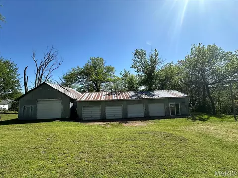 Exterior - 403 E 2nd St, Salem, MO 65560 photo 12 of 17