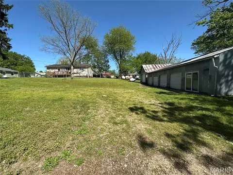 Exterior - 403 E 2nd St, Salem, MO 65560 photo 15 of 17