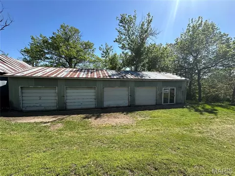 Exterior - 403 E 2nd St, Salem, MO 65560 photo 14 of 17