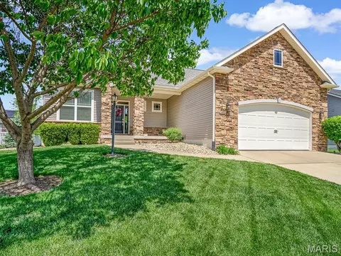 7045 Richmond Dr, Glen Carbon, IL 62034